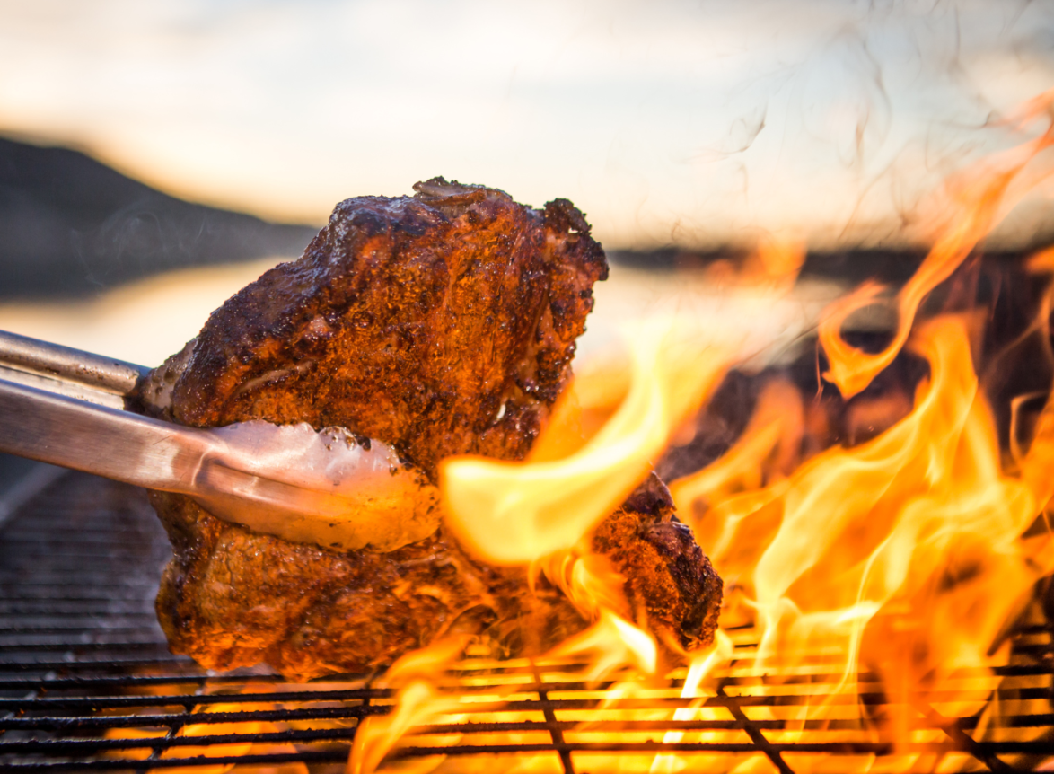 Hoe Steek Je Een Barbecue Met Briketten Aan